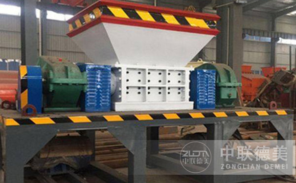 撕碎機(jī)出現(xiàn)卡機(jī)現(xiàn)象怎么解決？和操作時(shí)需要注意什么？